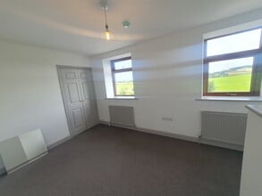291 Wakefield Rd, Huddersfield for lease Interior Photo- Image 1 of 5