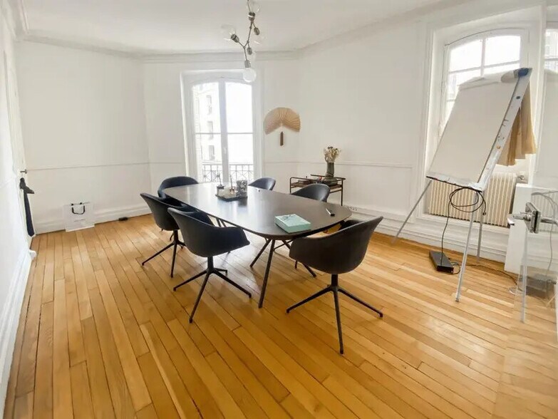 18 Rue De Mogador, Paris for lease - Interior Photo - Image 2 of 8