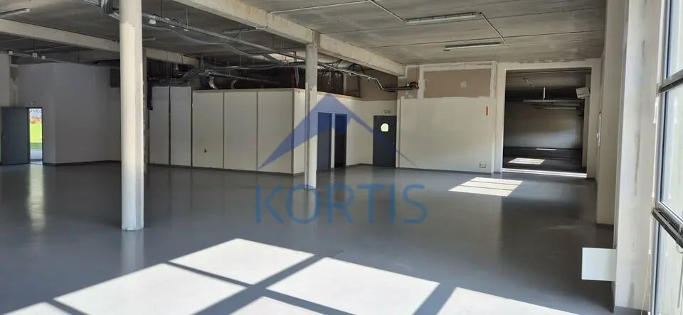 Flex in Saint-Priest for lease - Interior Photo - Image 3 of 10