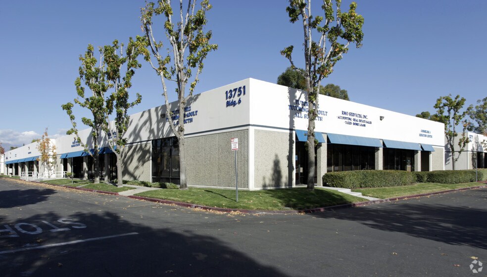 13751 Roswell Ave, Chino, CA for lease - Primary Photo - Image 1 of 5