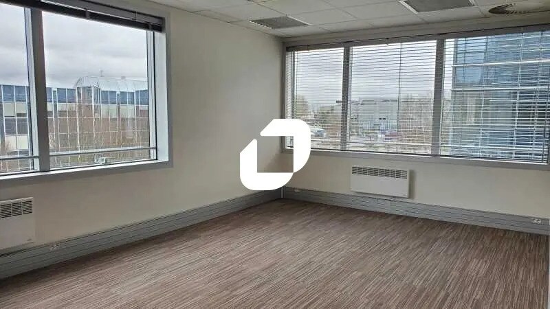 Office in Villepinte for lease - Interior Photo - Image 3 of 9