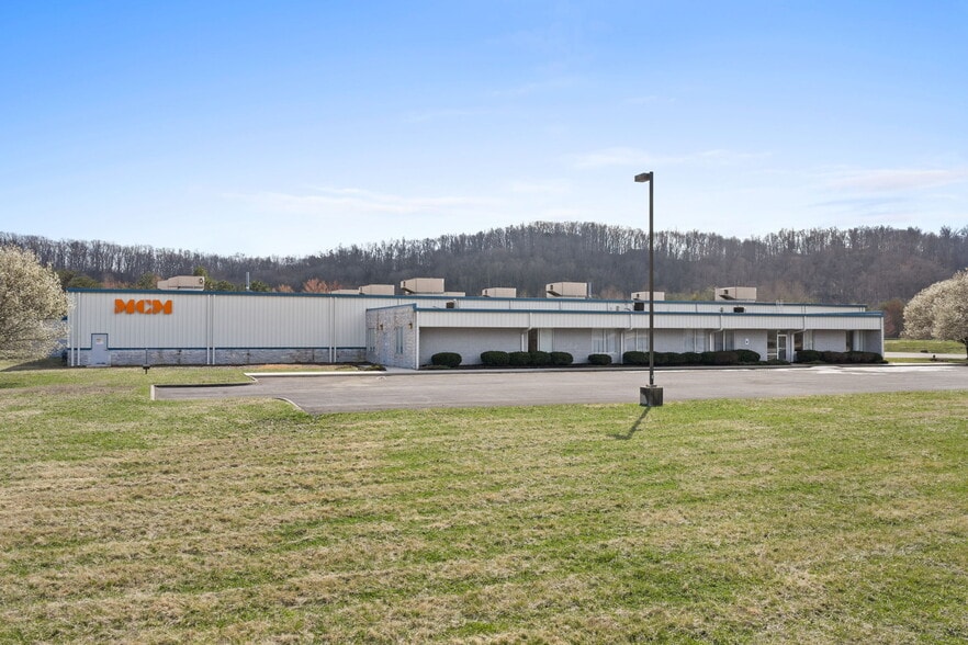 385 One Industrial Park Rd, Oneida, TN for sale - Building Photo - Image 2 of 16