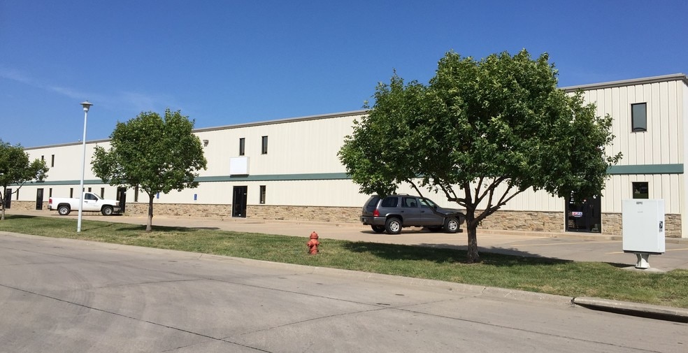5900 N 58th St, Lincoln, NE for lease - Building Photo - Image 3 of 5
