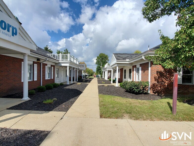 4472-4508 Darrow Rd, Stow, OH à louer - Photo du bâtiment - Image 2 de 4