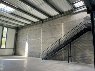 Plus de détails pour 25 Rue Des Usines, Fenouillet - Industriel à louer