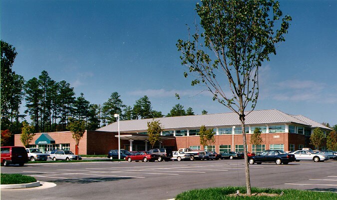 11601 Iron Bridge Rd, Chester, VA à louer - Photo du bâtiment - Image 2 de 2