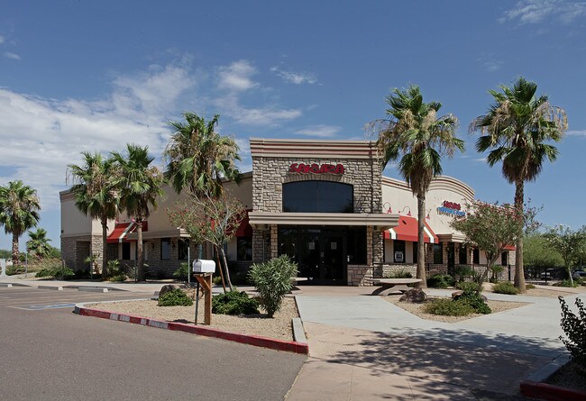More details for 940 S Gilbert Rd, Gilbert, AZ - Retail for Sale
