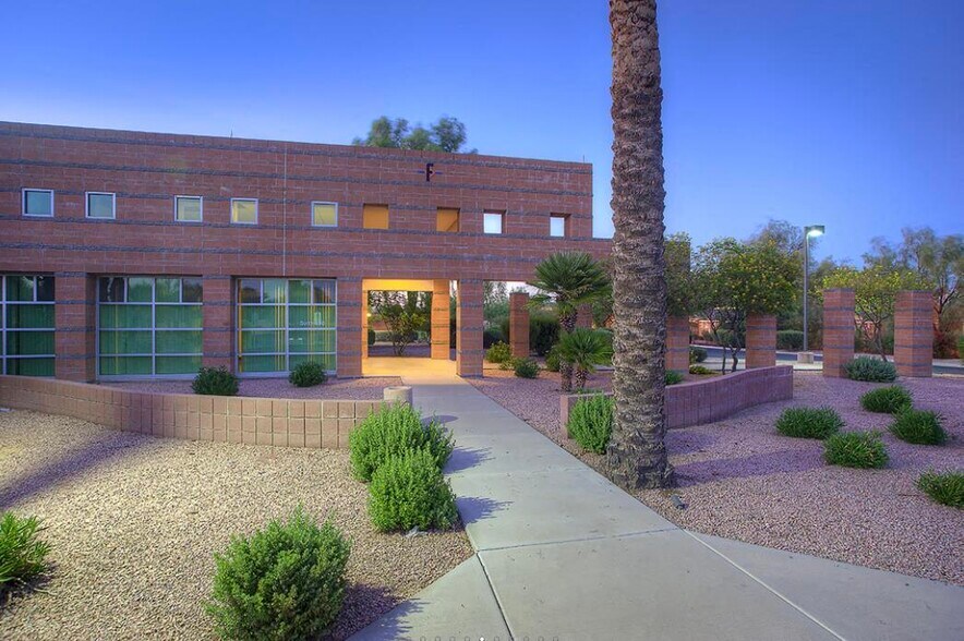 4530 E Ray Rd, Phoenix, AZ à louer - Photo du bâtiment - Image 3 de 5