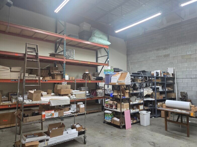 22 Robert Bonazzoli Ave, Hudson, MA à louer - Photo du bâtiment - Image 3 de 10