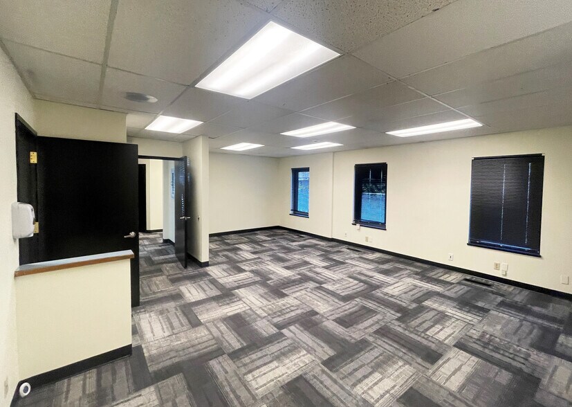 2400 River Rd, Eugene, OR for lease - Interior Photo - Image 2 of 6