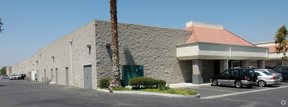 3200-3208 Los Angeles Ave, Simi Valley, CA for lease - Building Photo - Image 2 of 8