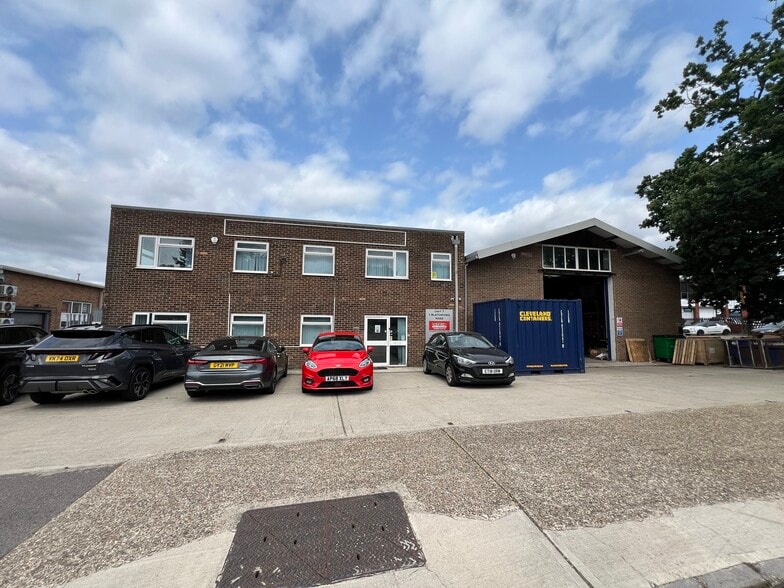 Blatchford Rd, Horsham for lease - Primary Photo - Image 1 of 2