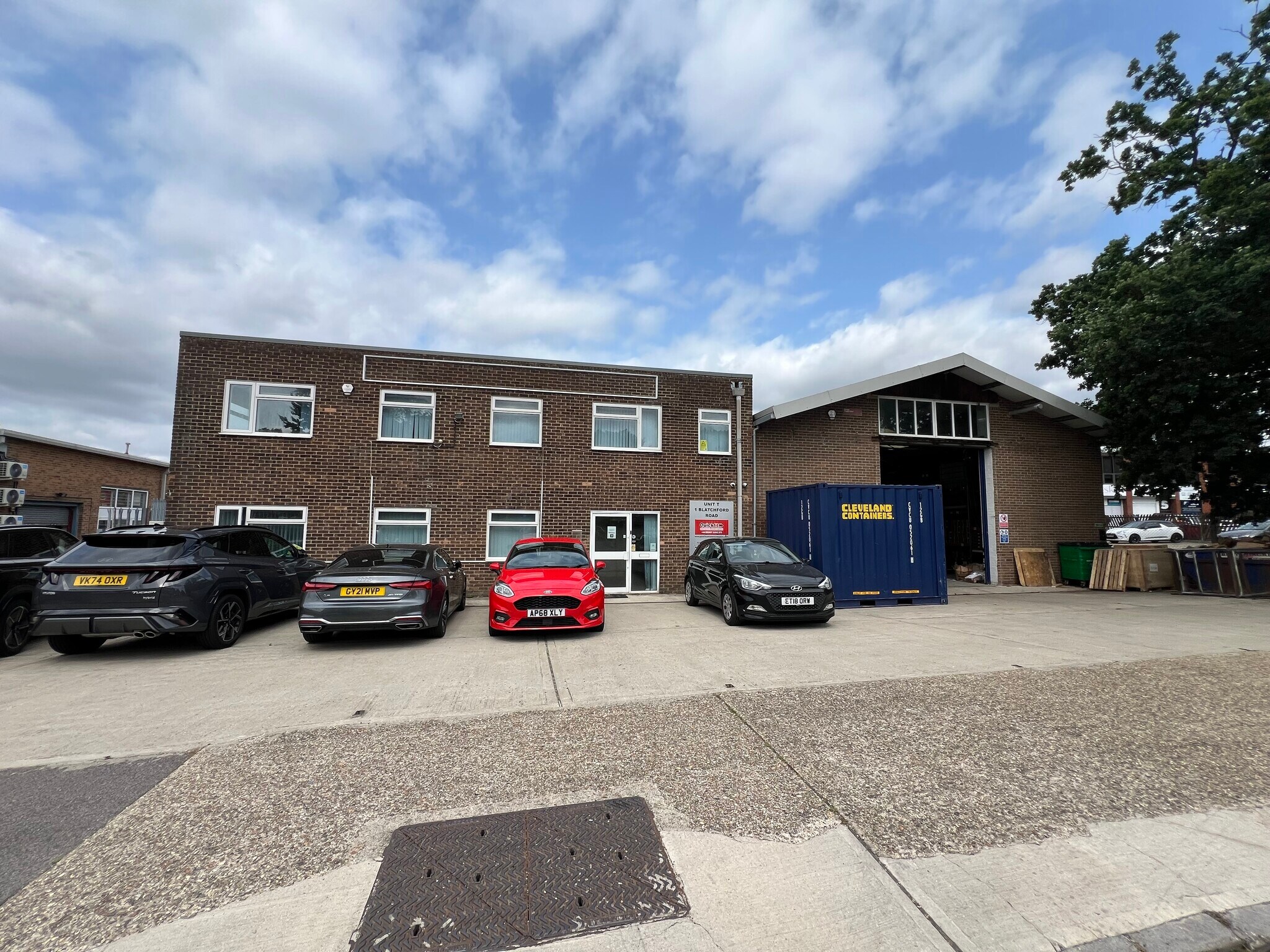 Blatchford Rd, Horsham à louer Photo principale- Image 1 de 3