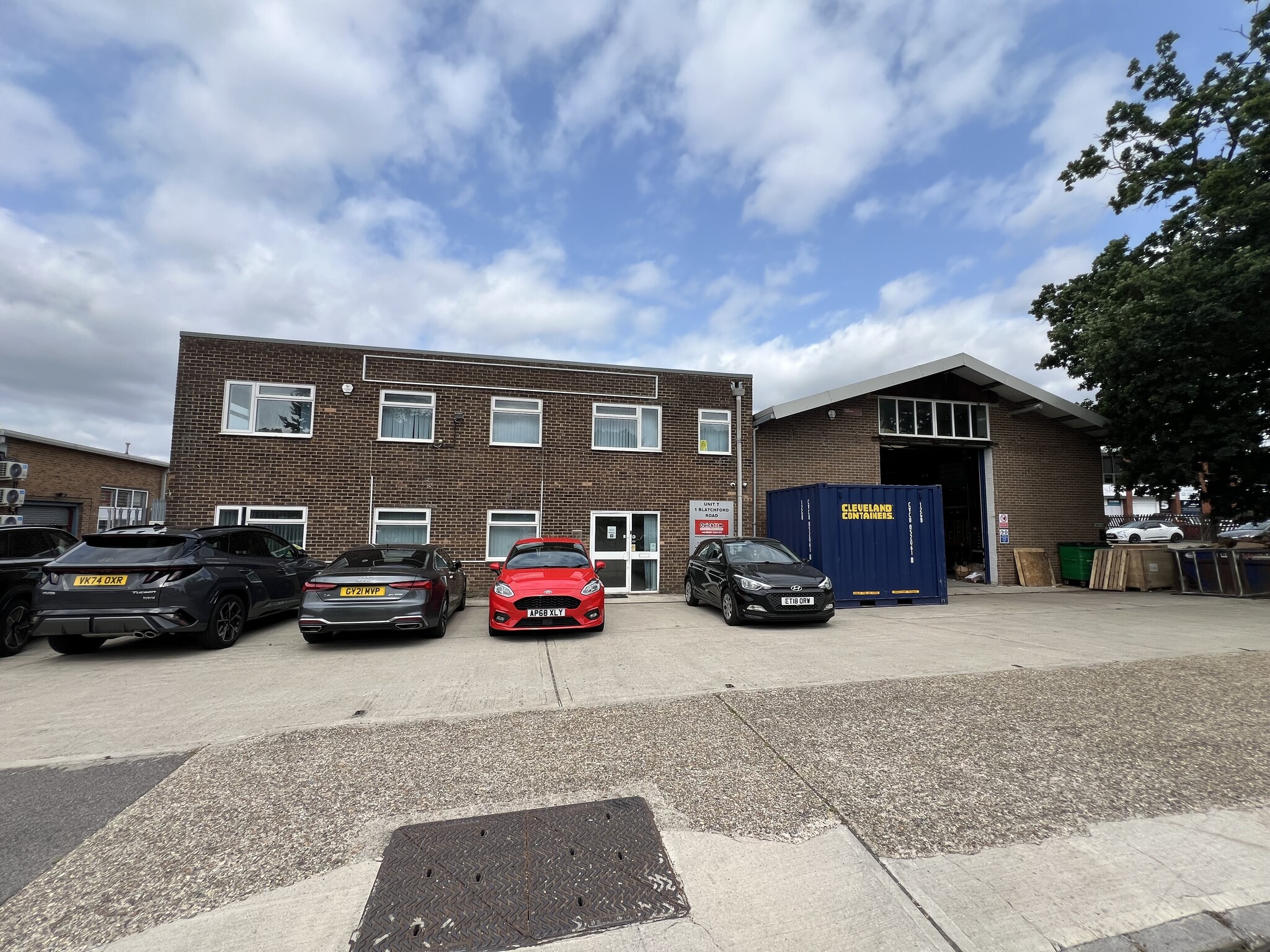 Blatchford Rd, Horsham for lease Primary Photo- Image 1 of 3