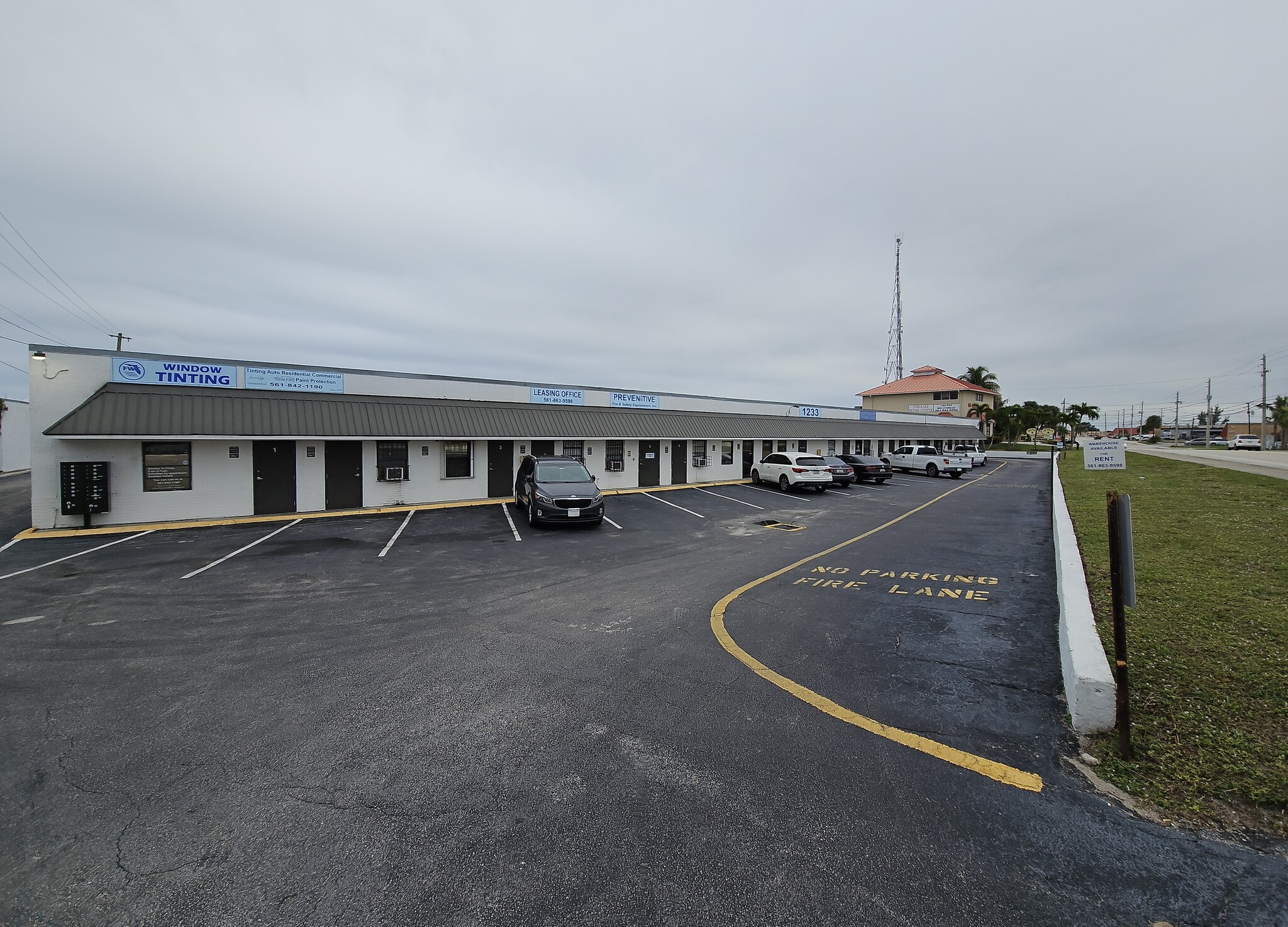 1233 Old Dixie Hwy, Lake Park, FL for lease Primary Photo- Image 1 of 5