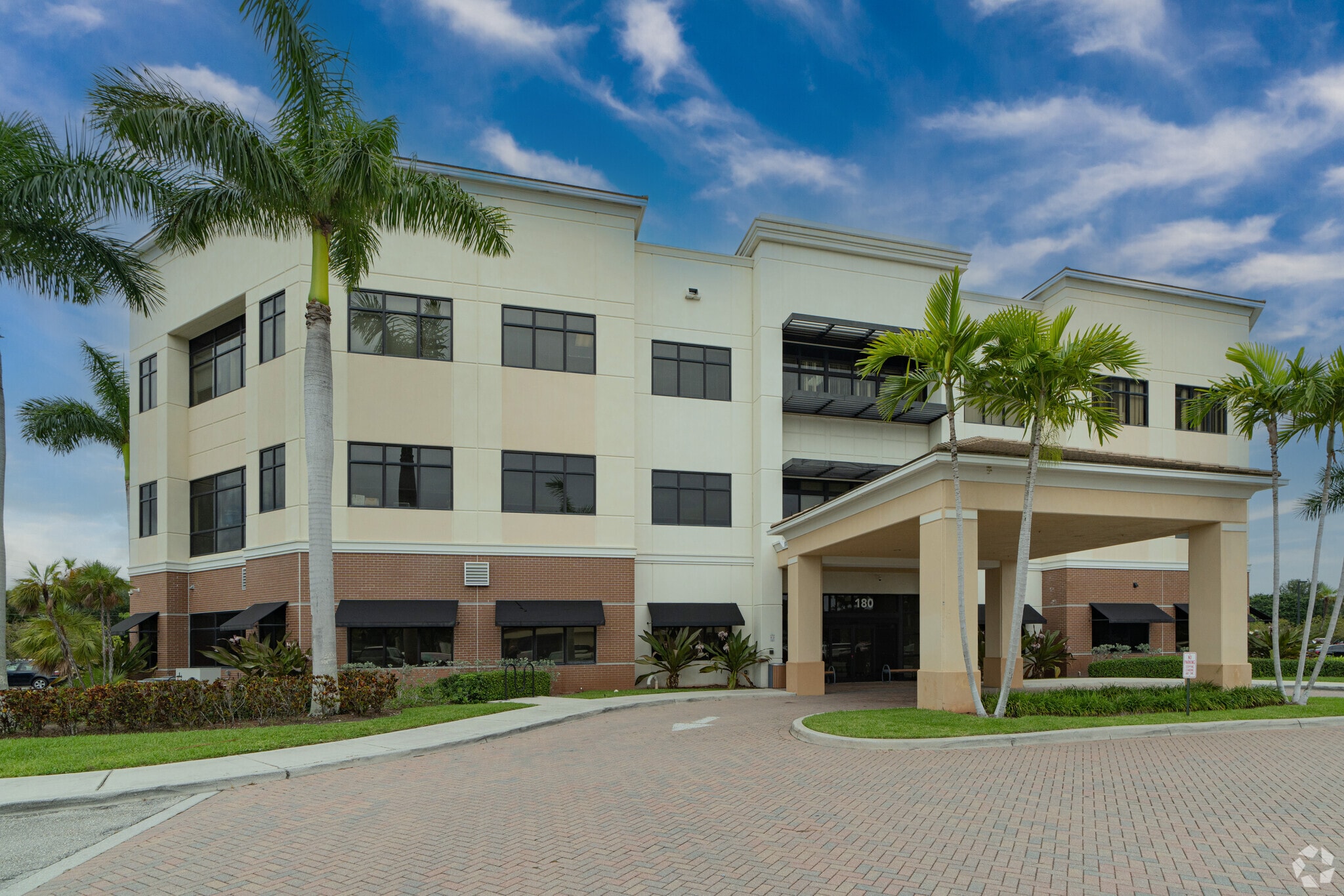 180 John F Kennedy Dr, Atlantis, FL for lease Primary Photo- Image 1 of 12
