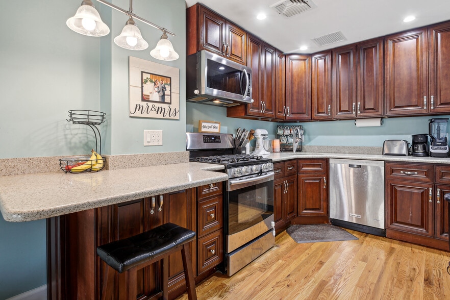 236 W 72nd St, New York, NY for sale - Building Photo - Image 3 of 12