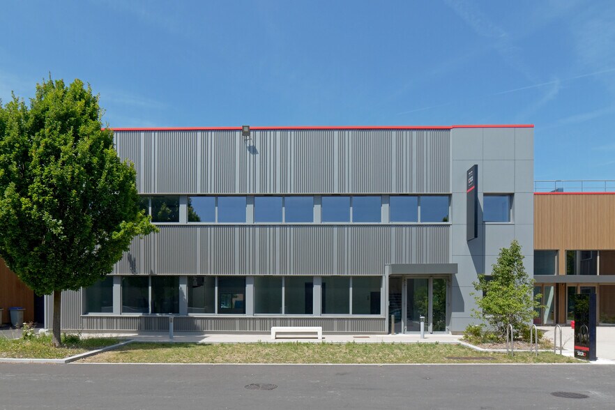 157 Avenue Charles Floquet, Le Blanc-Mesnil à louer - Photo du bâtiment - Image 2 de 3