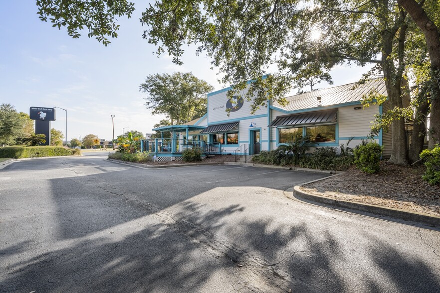 341 Johnnie Dodds Blvd, Mount Pleasant, SC à vendre - Photo du bâtiment - Image 3 de 22