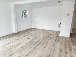 1102 W Waters Ave, Tampa, FL à louer Photo intérieure- Image 2 de 6