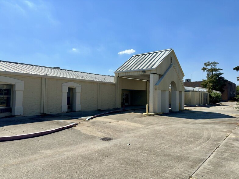 5301 Tullis Dr, New Orleans, LA à vendre - Photo du bâtiment - Image 3 de 10
