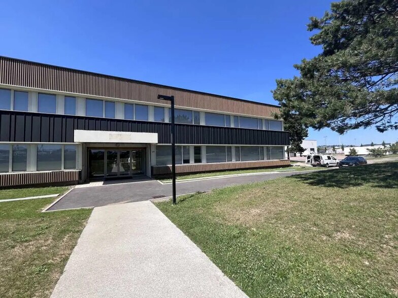 Bureau dans Le Petit-Quevilly à louer - Photo du bâtiment - Image 1 de 10