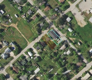 More details for 1520 D St, Floresville, TX - Multifamily for Sale