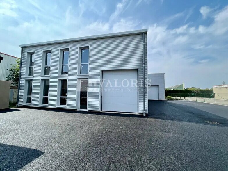 Flex dans Chassieu à louer - Photo du bâtiment - Image 2 de 6