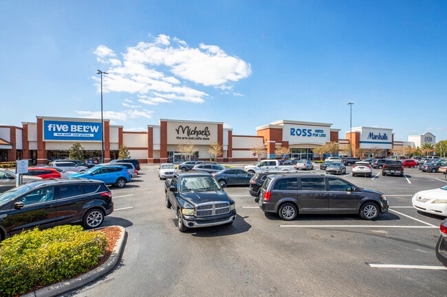 Plus de détails pour 105-240 W Alexander St, Plant City, FL - Commerce de détail à louer