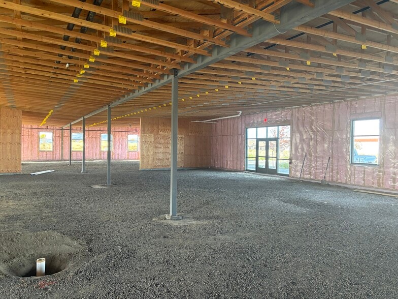 7034 W Clearwater Ave, Kennewick, WA for lease - Building Photo - Image 2 of 11