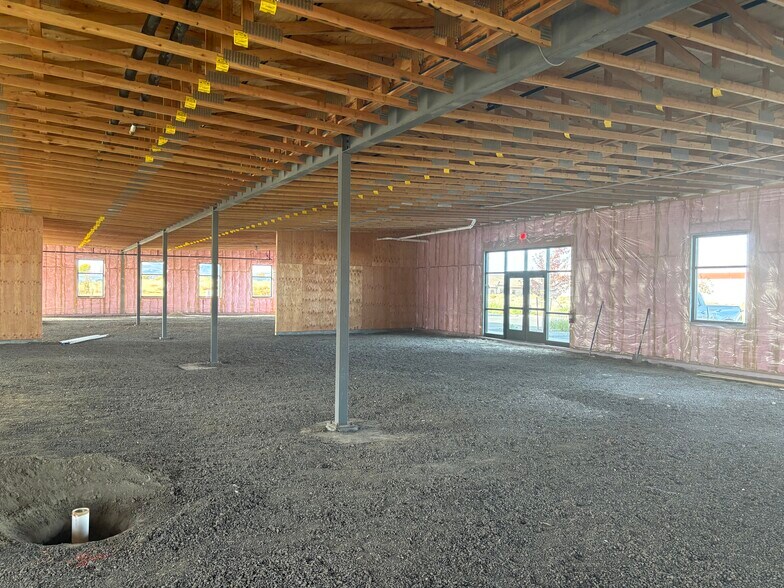 7034 W Clearwater Ave, Kennewick, WA à louer - Photo du bâtiment - Image 2 de 11