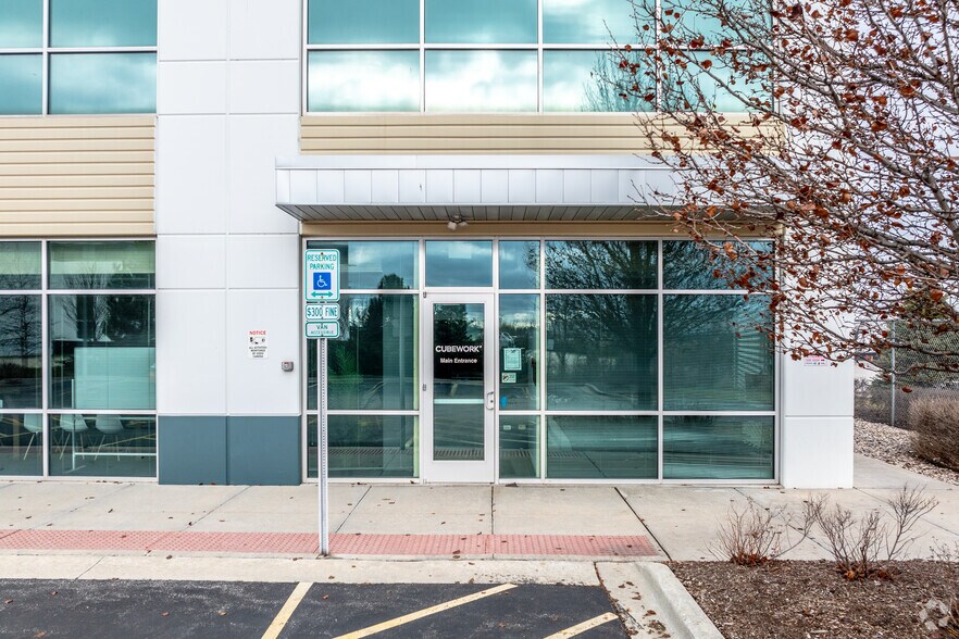 9020 Murphy Rd, Woodridge, IL à louer - Photo du bâtiment - Image 2 de 19