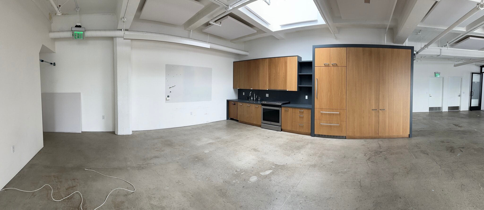 810 E 3rd St, Los Angeles, CA à louer Photo intérieure- Image 1 de 5