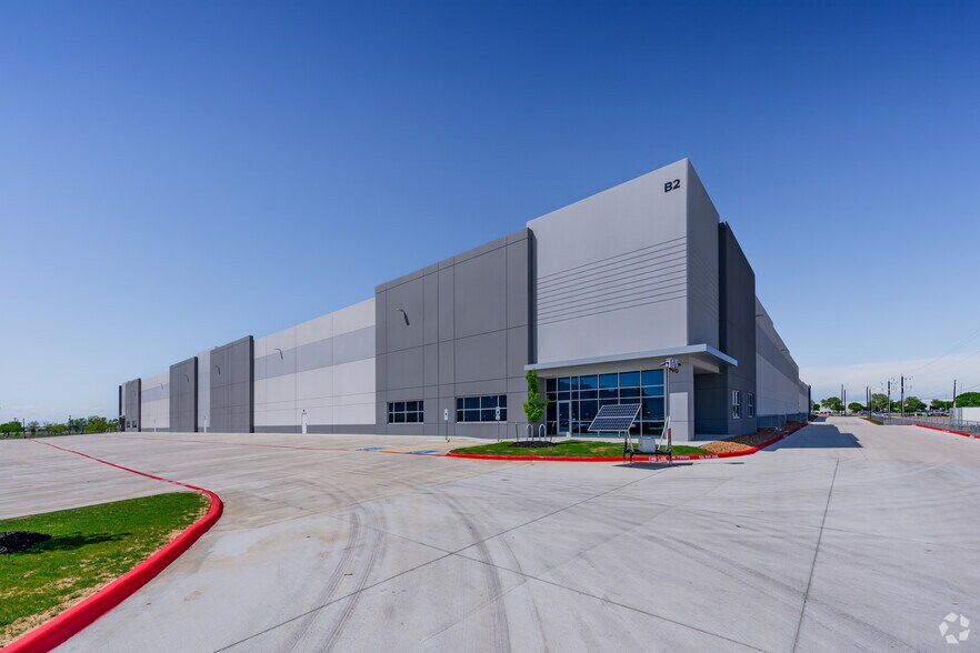 4666 W US Highway 90, San Antonio, TX à louer - Photo du bâtiment - Image 1 de 7