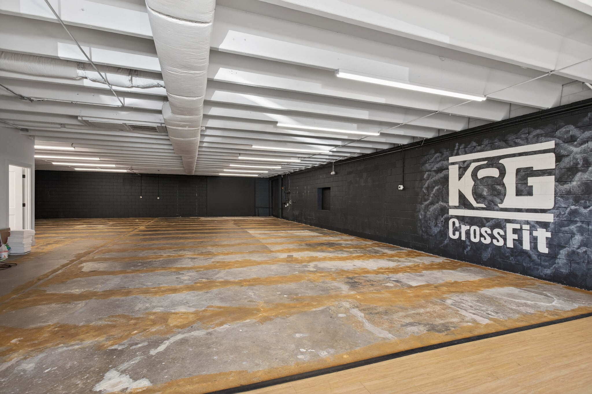 110-114 Taylor Industrial Blvd, Hendersonville, TN for lease Building Photo- Image 1 of 4