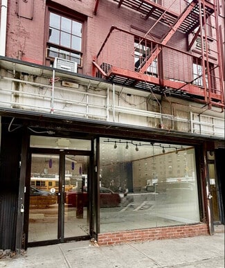 Plus de détails pour 335 First Ave, New York, NY - Commerce de détail à louer