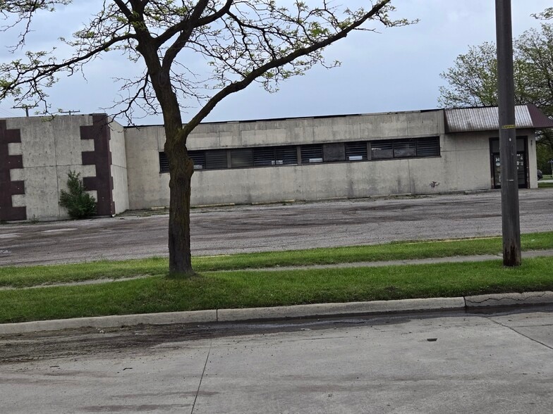 25814 Ecorse Rd, Taylor, MI for sale - Building Photo - Image 2 of 13
