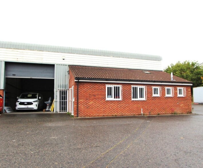 19-27 Bluebridge Industrial Estate, Halstead for lease - Building Photo - Image 2 of 28