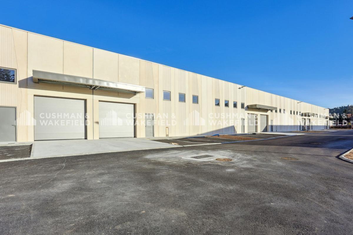 Flex in Les Pennes-Mirabeau for lease Building Photo- Image 1 of 9