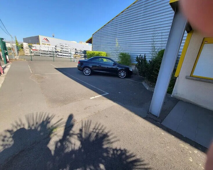 Office in Saint-Mars-la-Brière for lease - Building Photo - Image 3 of 5