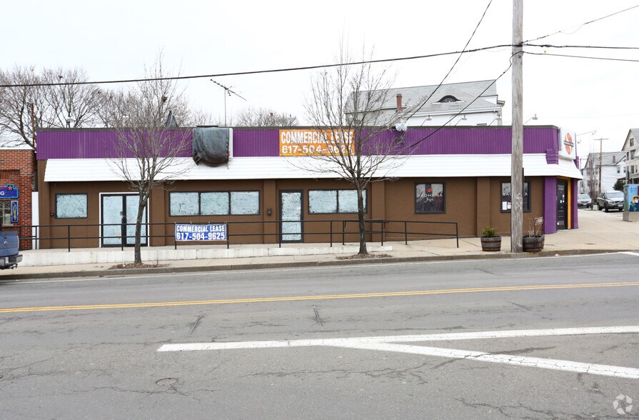 322-326 Chelsea St, Chelsea, MA à louer - Photo du bâtiment - Image 2 de 4