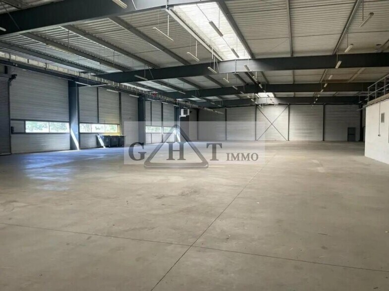 Industrial in Creil for sale - Interior Photo - Image 2 of 3