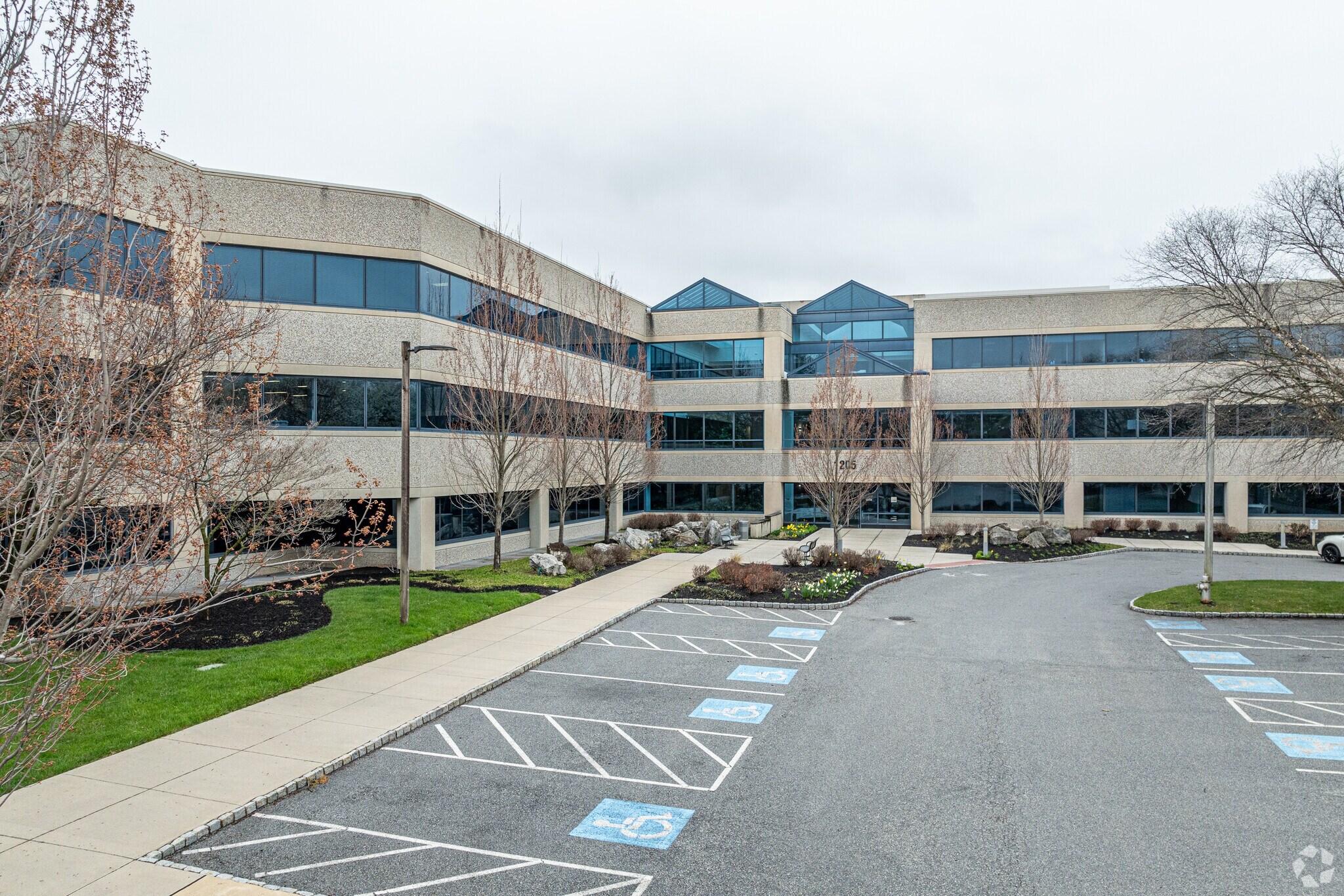 1205 Westlakes Dr, Berwyn, PA à louer Photo du bâtiment- Image 1 de 6