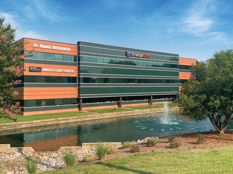 3100 Duraleigh Rd, Raleigh, NC à louer - Photo du bâtiment - Image 1 de 5