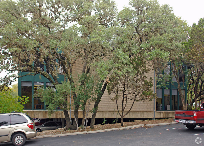 2525 Wallingwood Dr, Austin, TX for lease - Building Photo - Image 2 of 13