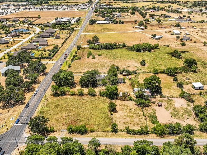 7801 Fishtrap Rd, Cross Roads, TX for sale - Building Photo - Image 2 of 6