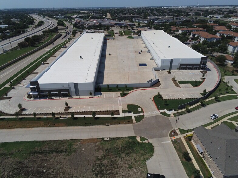 Park Lane Dr, Lewisville, TX à louer - Photo du bâtiment - Image 3 de 7
