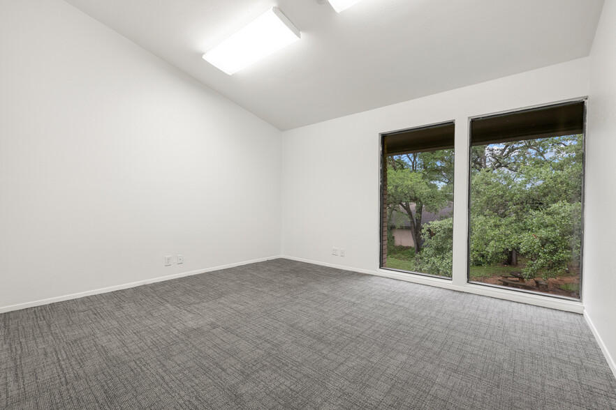 2525 Wallingwood Dr, Austin, TX for lease - Interior Photo - Image 3 of 18