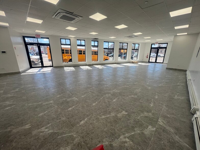 9203 Astoria Blvd, East Elmhurst, NY for lease - Building Photo - Image 2 of 12