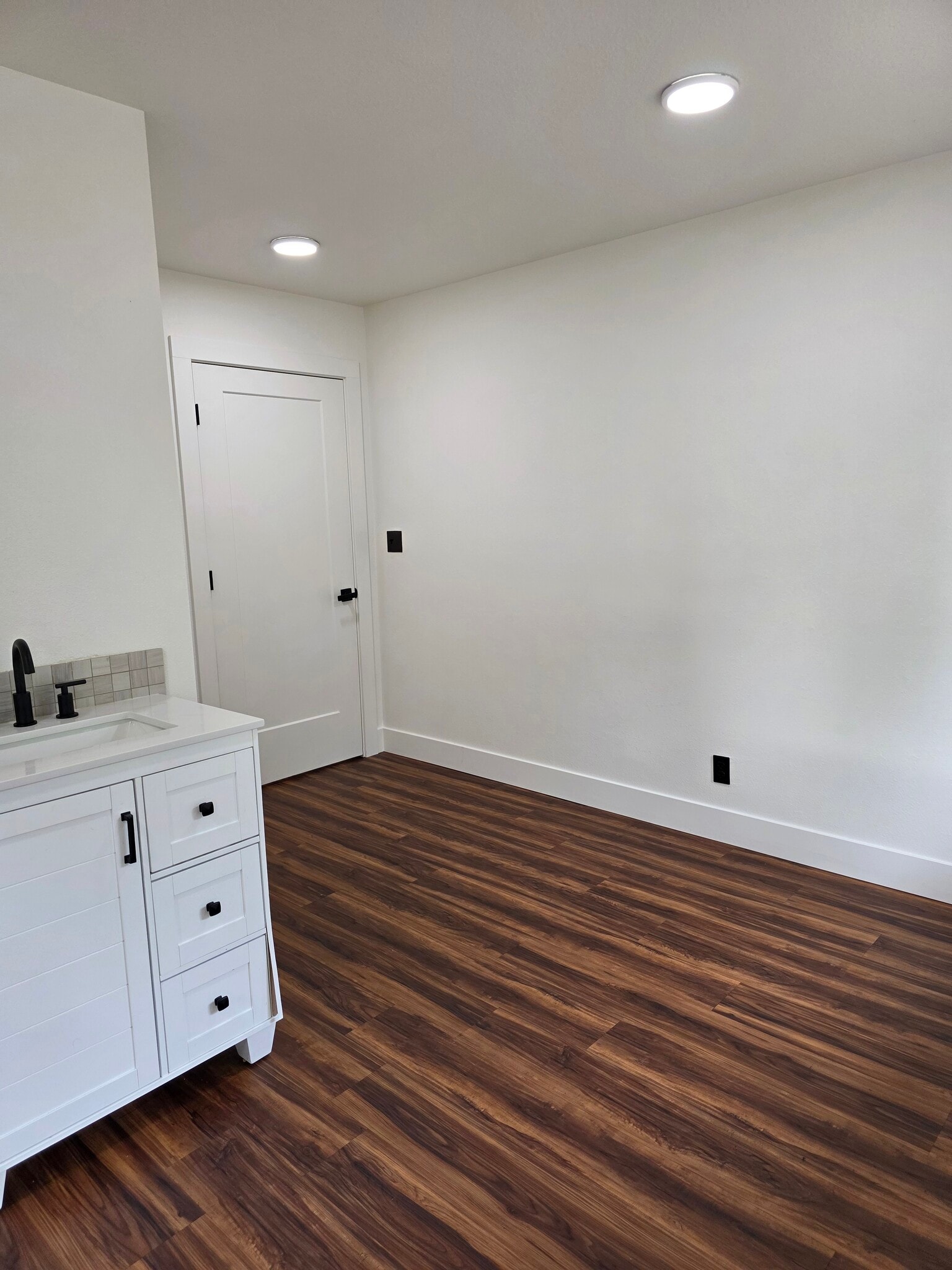 2115 McDonald, McMinnville, OR for lease Interior Photo- Image 1 of 4